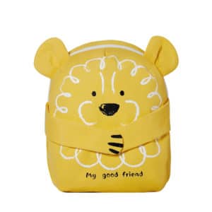 Petit sac à dos pour enfant en forme de de lion jaune avec ses pattes qui sont rabattues sur son ventre